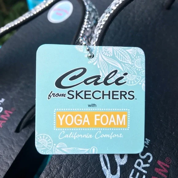 Skechers W’s 9 Arch Support, Low Wedge (1.5”) Heel with Crystal Daisy Accents - Picture 6 of 7